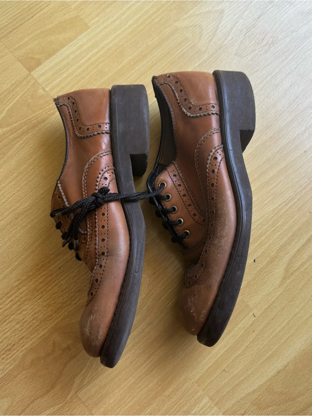 Vintage brown leather brogue wingtip oxfords